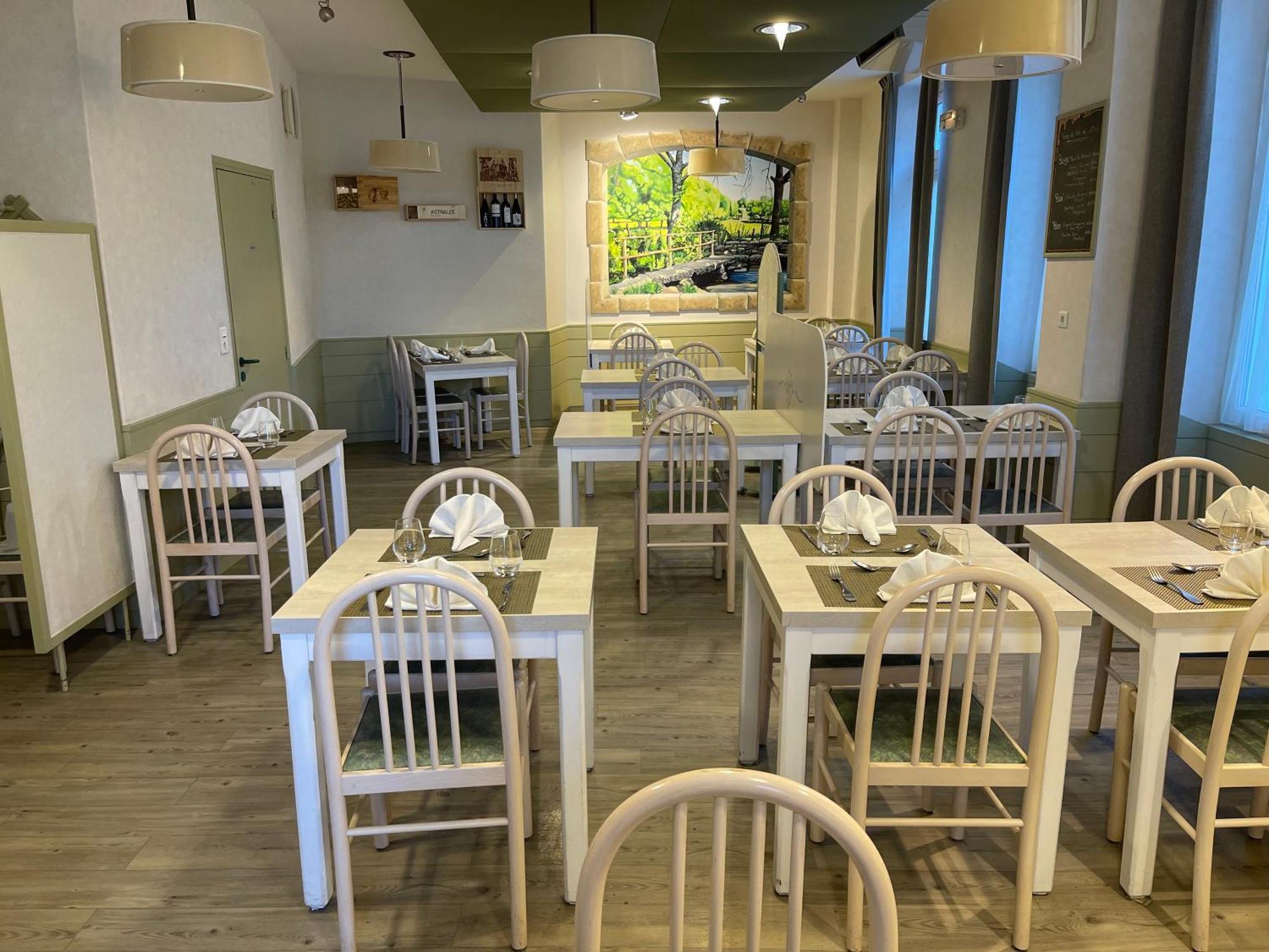 Logis Hotel Restaurant Cazes Arazat Laissac ภายนอก รูปภาพ
