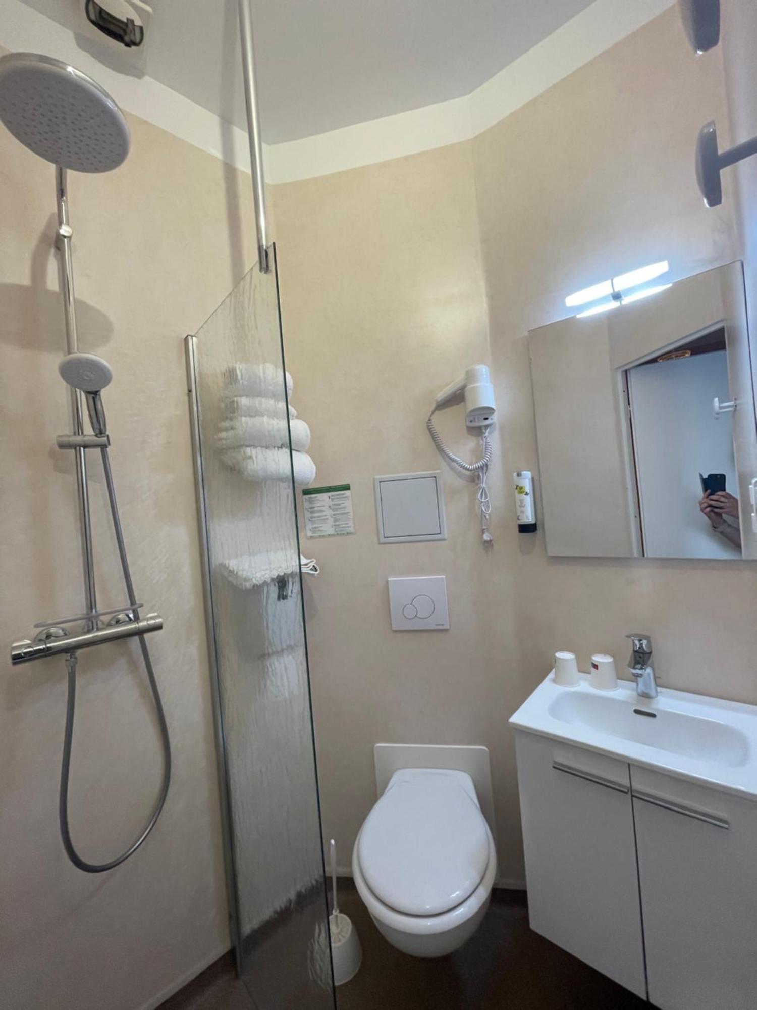 Logis Hotel Restaurant Cazes Arazat Laissac ภายนอก รูปภาพ