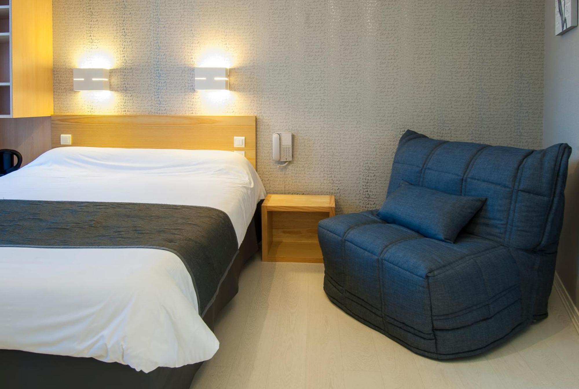 Logis Hotel Restaurant Cazes Arazat Laissac ภายนอก รูปภาพ