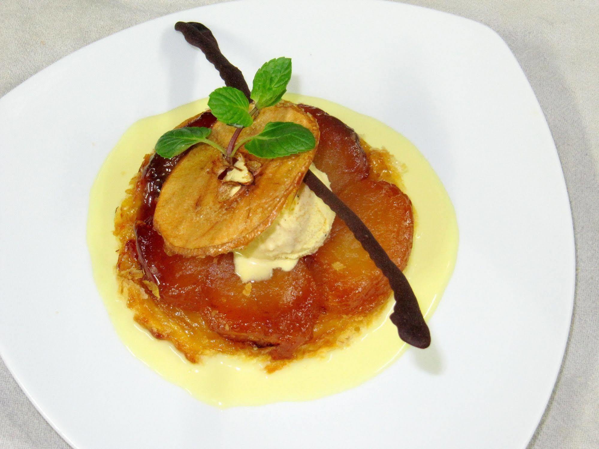 Logis Hotel Restaurant Cazes Arazat Laissac ภายนอก รูปภาพ