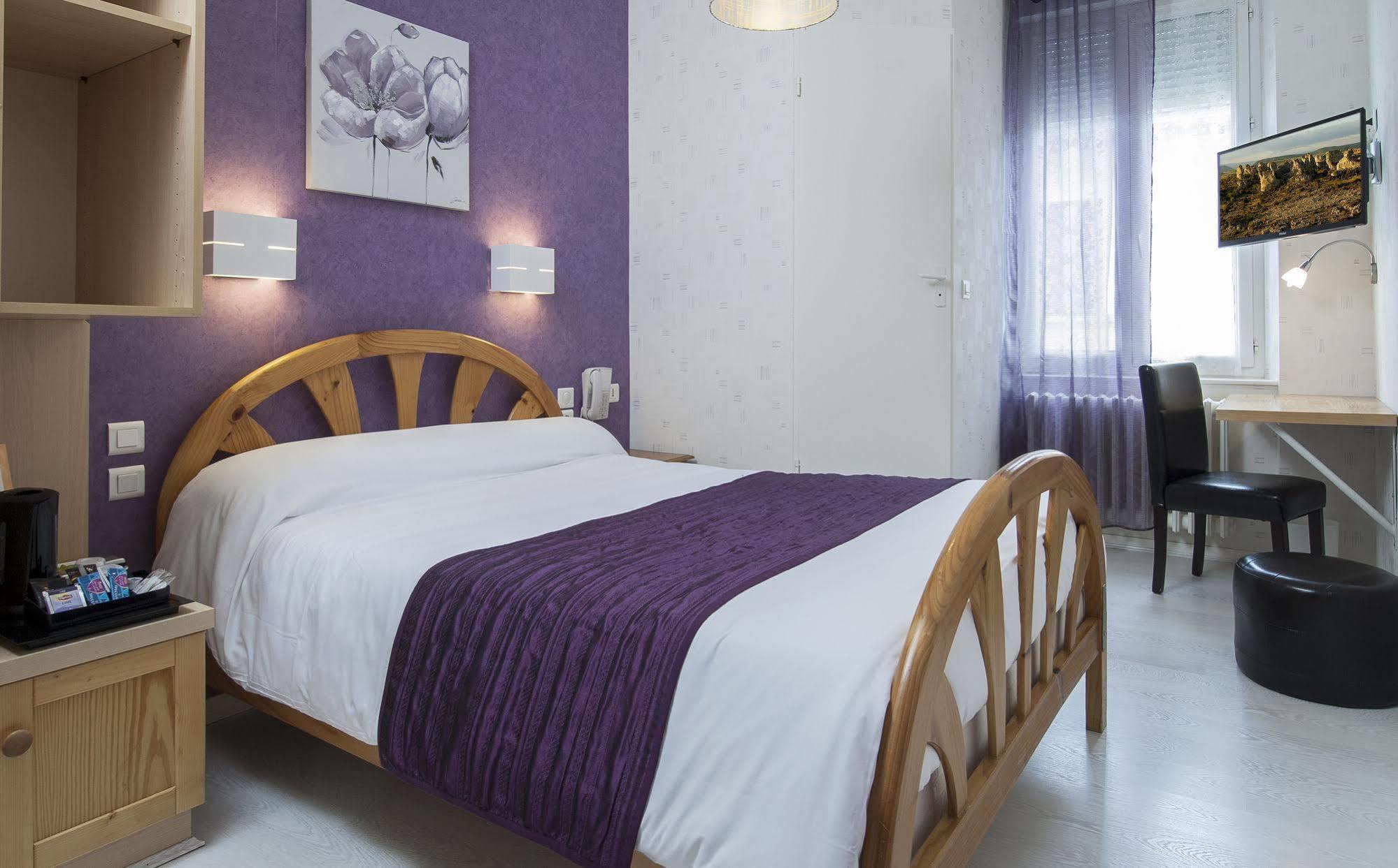 Logis Hotel Restaurant Cazes Arazat Laissac ภายนอก รูปภาพ