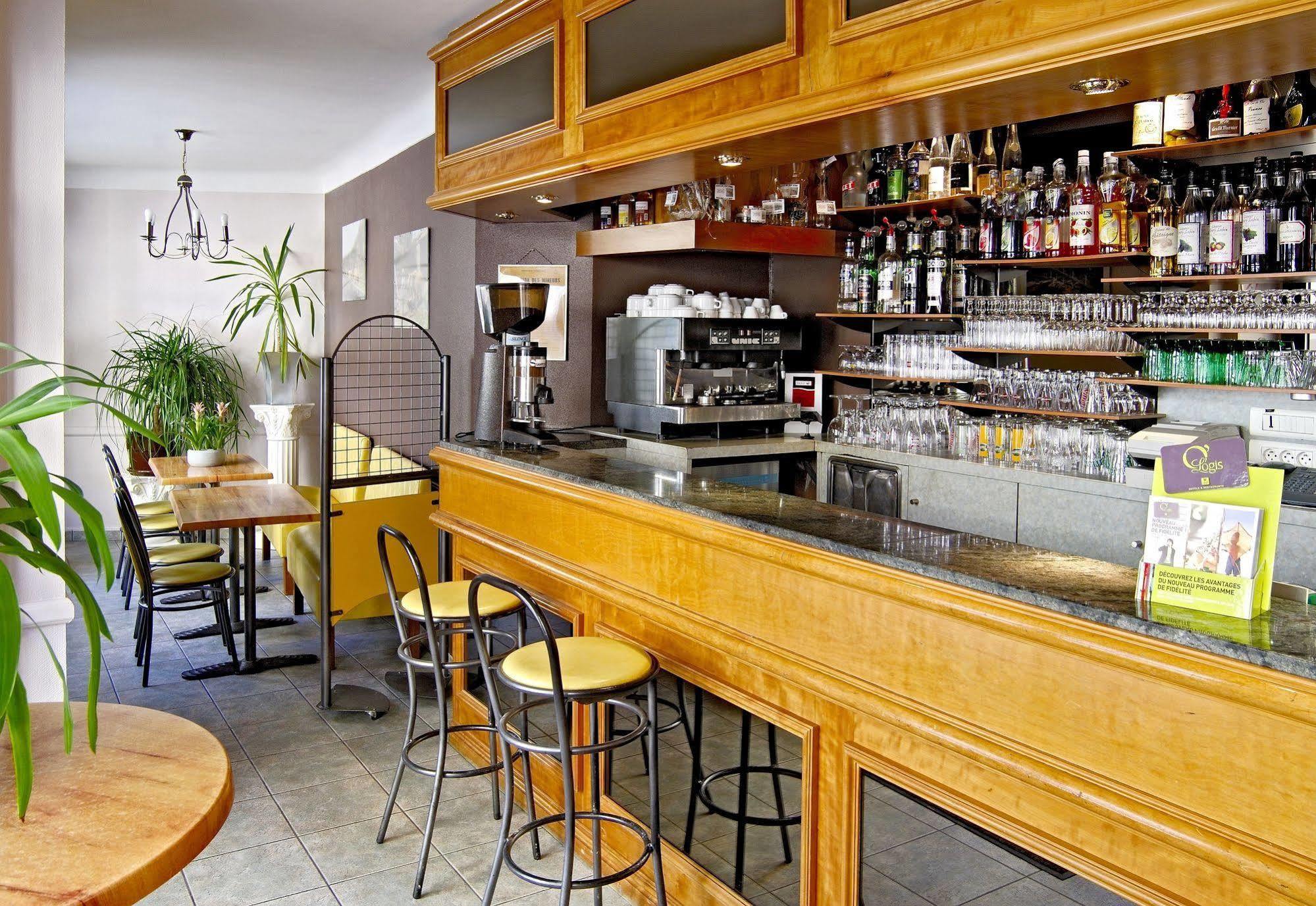 Logis Hotel Restaurant Cazes Arazat Laissac ภายนอก รูปภาพ